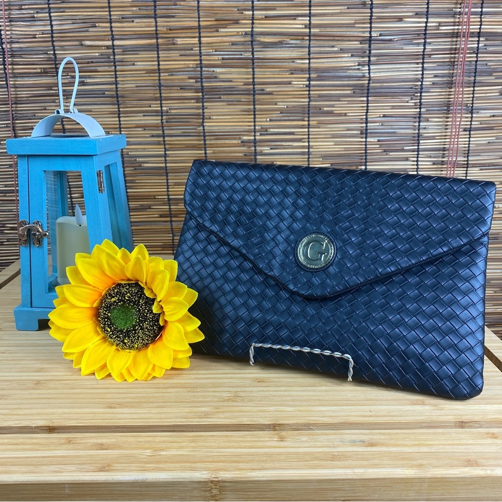 Giselle Paris Esme Woven Clutch Black NWT Beautiful